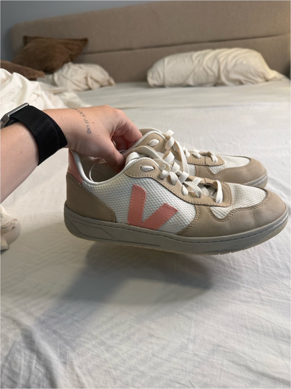 Casual Women's Beige & Pink Low-Top Sneakers